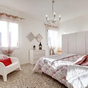 https://cadegli-artisti-campo-san-barnaba.hotelinveneto.com